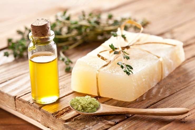 Read more about the article Domača lekarna: Nad beli tok z zeliščno kopeljo