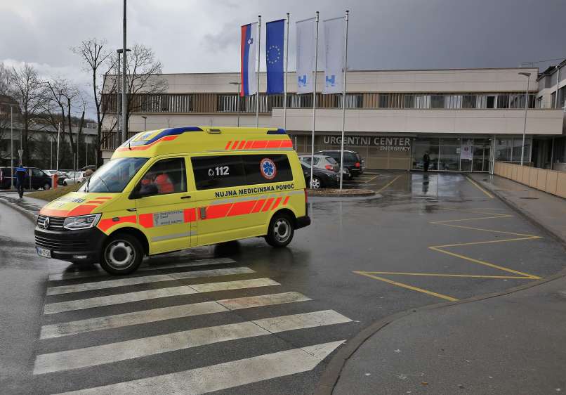 Read more about the article Bolnišnice postopno odpirajo ambulante