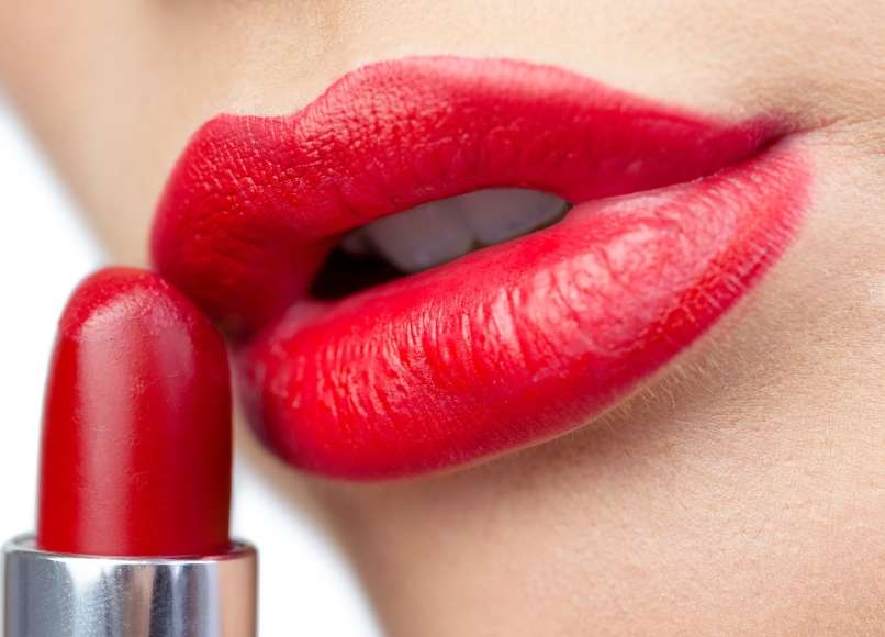Read more about the article Je seksi rdeča šminka simbol nevarnih sestavin ?