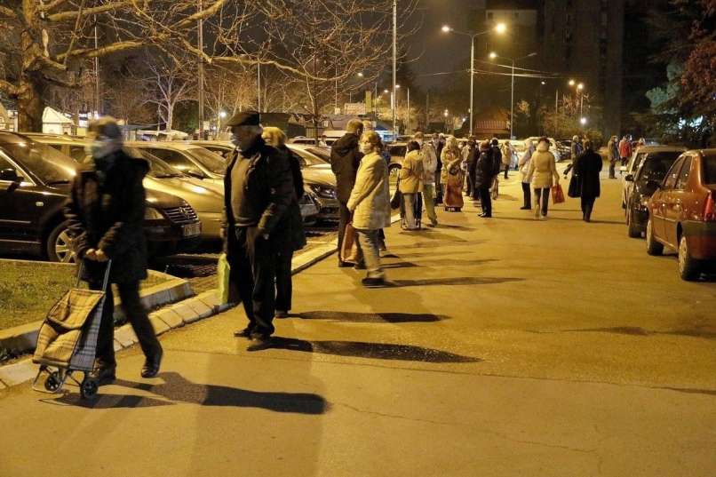 Read more about the article Vučić želi preprečiti druženje, vse lastnike psov pa bo poslal ven v obdobju dveh ur