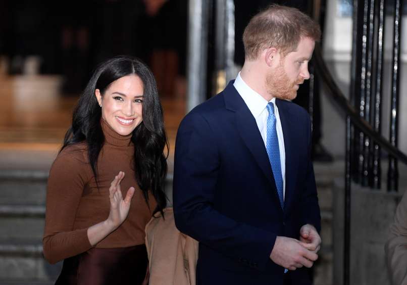 Read more about the article Z zasebnostjo obsedena Harry in Meghan vse izblebetala