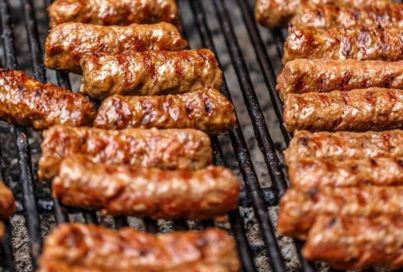 Read more about the article Če ste zamrznili te čevapčiče in nabodalca, jih nikar ne jejte