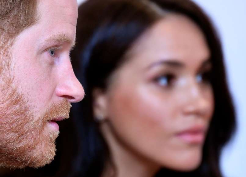 Read more about the article Harry in Meghan že na začetku odločena, da je Otok zanju premajhen ?