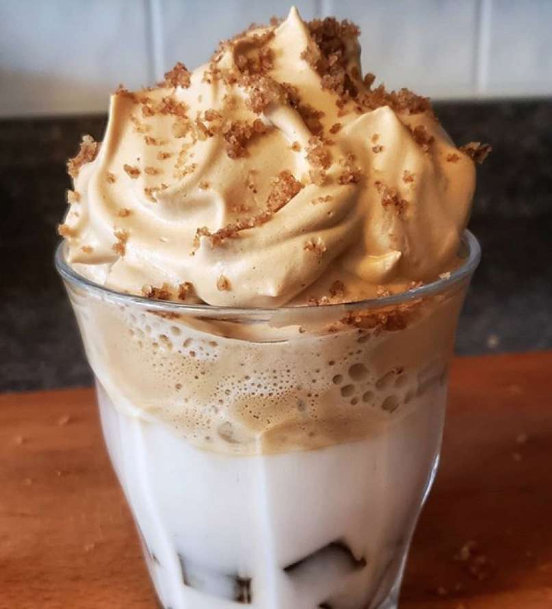 Read more about the article Pripravite si kavo dalgona, ki je obnorela svet