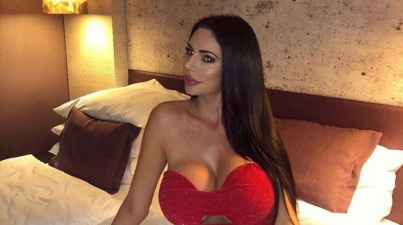 Read more about the article Bohotna influencerka je prepričana, da se moški bojijo njenega bujnega oprsja