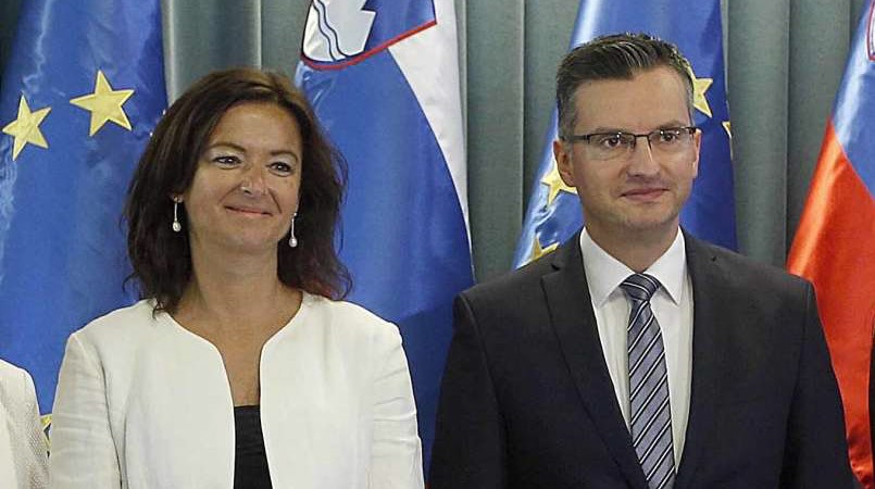 Read more about the article Opozicija k odstopu poziva celotno vlado: »Zdi se, da se jim ruši hišica iz kart«