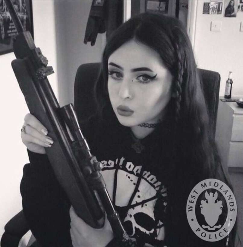 Read more about the article FOTO: Nekdaj se je potegovala za naziv miss Hitler, končala je v zaporu