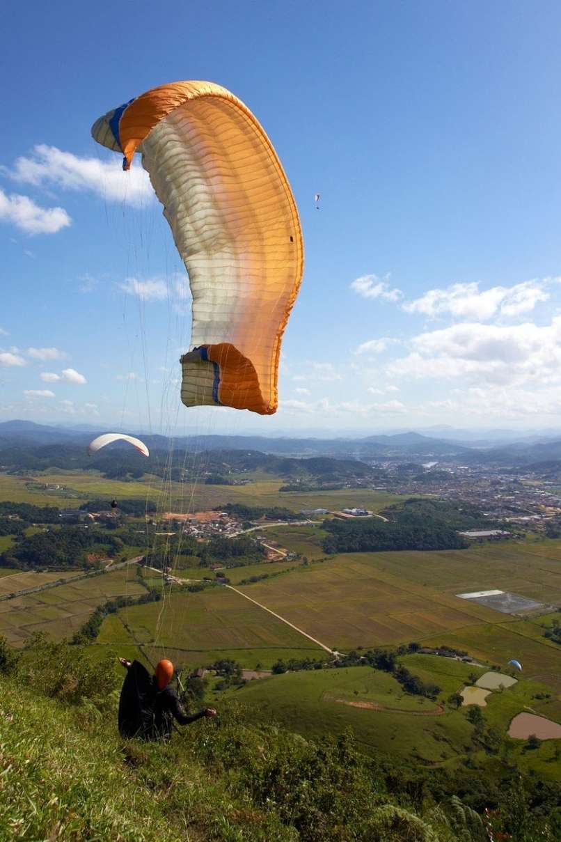 Read more about the article Veter na Ajdovskem zrušil jadralnega padalca