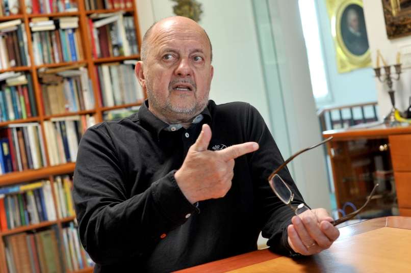 Read more about the article Zmago Jelinčič: »Ob pijači se reče marsikaj, česar se drugače ne izreče«
