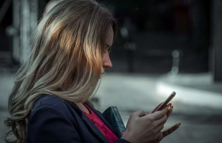Read more about the article Znaki zasvojenosti s pametnim telefonom