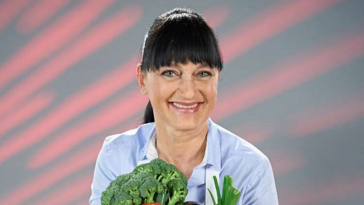 Read more about the article Nekdanja vremenarka Reza pošteno zavihala rokave