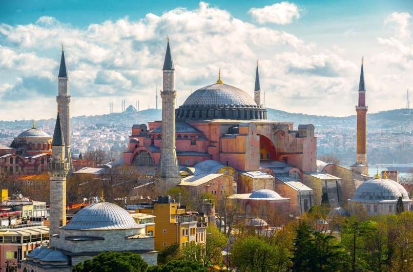 Read more about the article Hagija Sofija bo odprta za turiste, ikone ostajajo