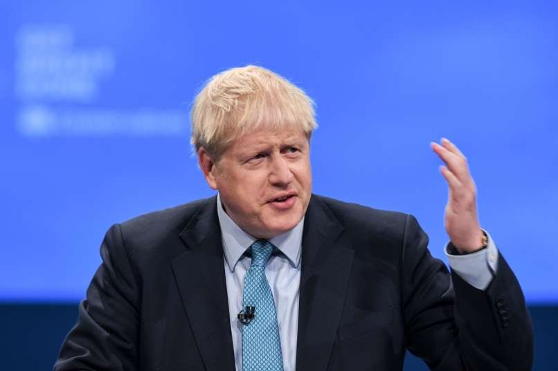 Read more about the article Johnson nasprotnike cepljenja označil za norce
