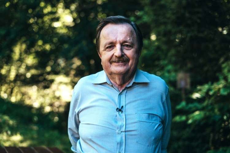 Read more about the article Ljubezen po domače: 71-letnik je tako zelo poskočen
