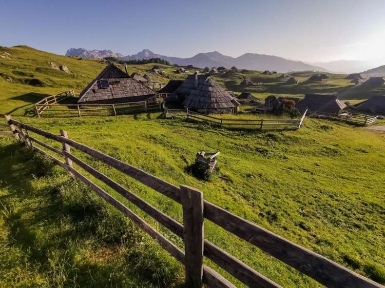 Read more about the article Na Veliki planini odslej plačljivo parkiranje, preverite cenik …