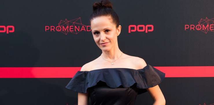 Read more about the article Nekdanja novinarka Pop Ina noseča