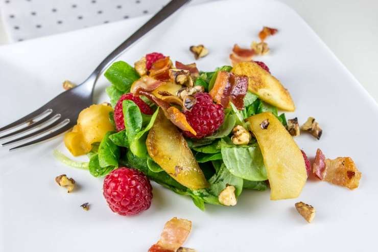 Read more about the article Odlična solata z malinami