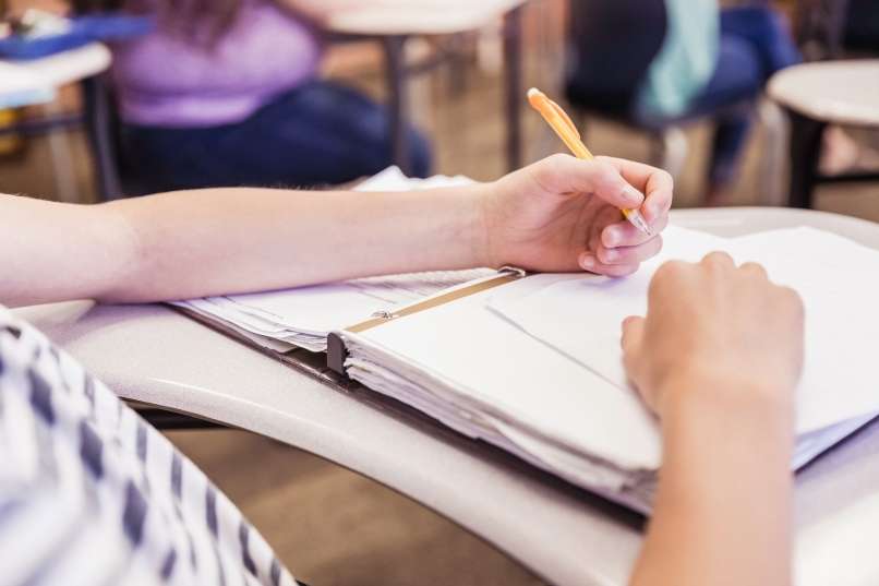 Read more about the article S peticijo zahtevajo vrnitev dijakov v šolo