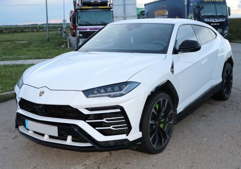 Read more about the article Ukradenega lamborghinija so “zasačili” na prekmurski avtocesti