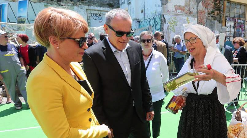 Read more about the article Župan Izole prevzel “objektivno odgovornost” in bo sam plačal eno od sob ob nočitvi kmetijske ministrice