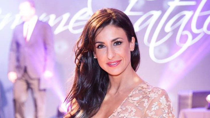 Read more about the article Lara Komar v blatu od glave do pet