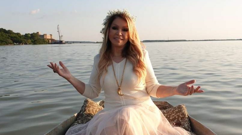 Read more about the article Neda Ukraden: »Še vedno živim v upanju, da bom srečala človeka svojega življenja«