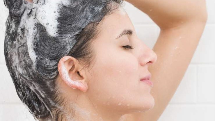 Read more about the article Kaj se zgodi, če šamponu primešamo sol ?