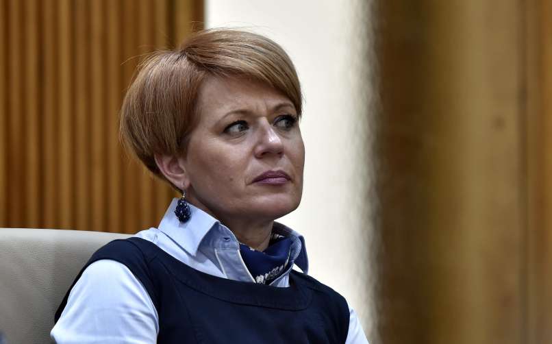 Read more about the article Bodo v stranki Desus zadovoljni s pojasnili o dopustovanjih ministrice Pivčeve ?