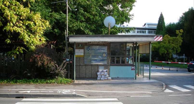 Read more about the article Inštitut Jožef Stefan: okužbe se podvojijo na osem dni, potrebni ukrepi za zmanjšanje uvoza okužb
