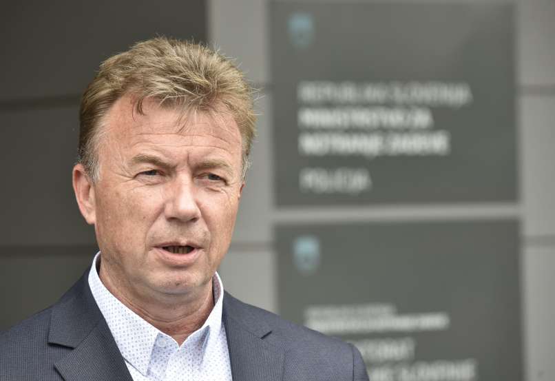 Read more about the article Izročitev Racmana se lahko vleče tudi mesece