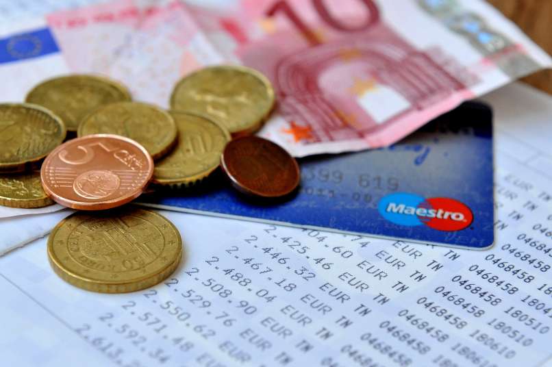 Read more about the article Kriznega dodatka ni več, povprečna plača pa nižja za skoraj 7 odstotkov
