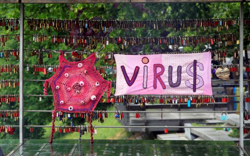 Read more about the article Nova faza ? Imamo štirikrat več lokalnih prenosov od vnešenih primerov