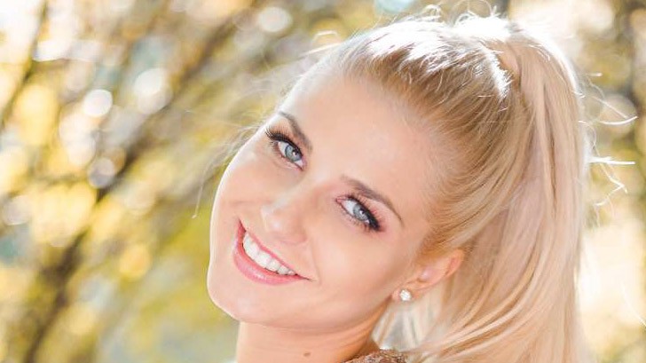 Read more about the article Slovenska pevka novo pesem posvetila vsem mamam