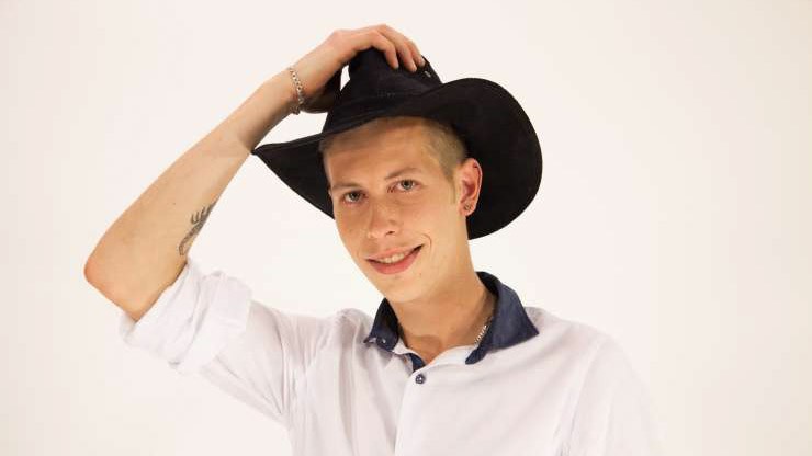 Read more about the article Ljubezen po domače: Renato predstavil bodočo gospo Lužar