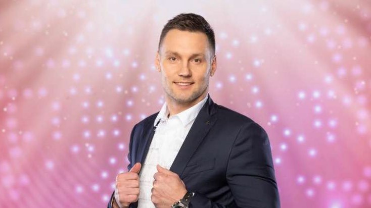 Read more about the article Tekmovalec šova Zvezde plešejo začenja z novo kariero