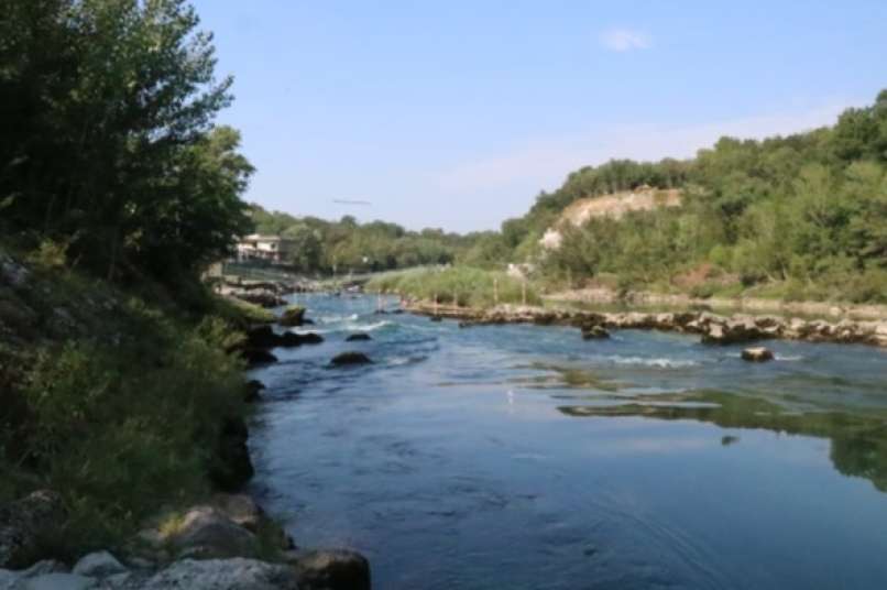 Read more about the article Domačini ne želijo, da se kopanje v Soči na območju Solkana prepove