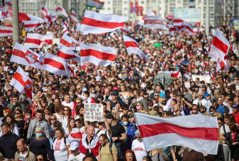 Read more about the article FOTO: Zapirajo jih zaradi nedovoljenih simbolov in žaljivih napisov