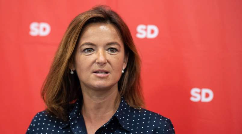 Read more about the article Drzen predlog Tanje Fajon: premier Janša naj razmisli o zamenjavi Milana Kreka in Jelka Kacina
