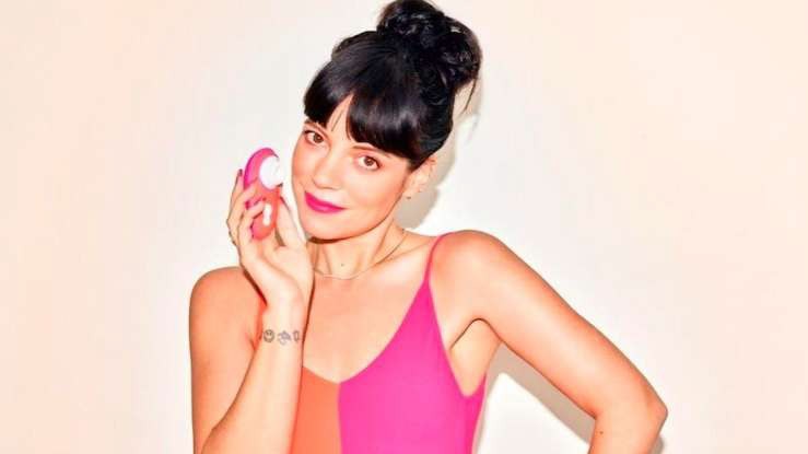 Read more about the article Lily Allen svetu predstavila lastno erotično igračko