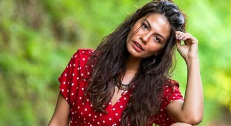 Read more about the article Demet Özdemir kupila vilo za več kot 400 tisoč evrov