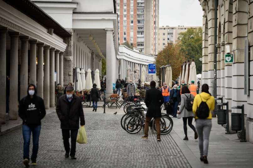 Read more about the article FOTO: Maske na prostem: kako je v centru Ljubljane