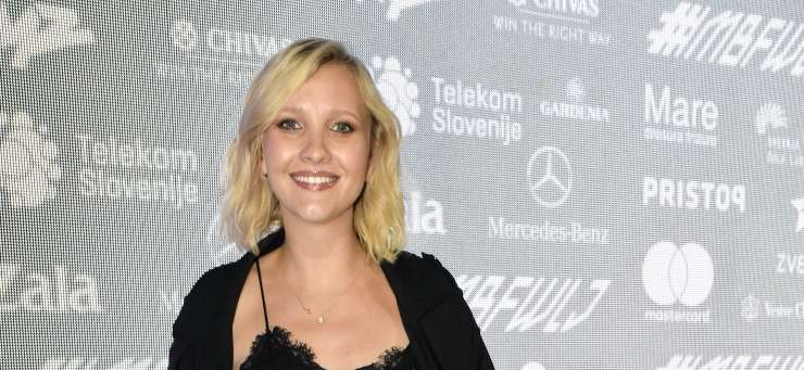 Read more about the article Izbranka Lada Bizovičarja razkrila težave med nosečnostjo