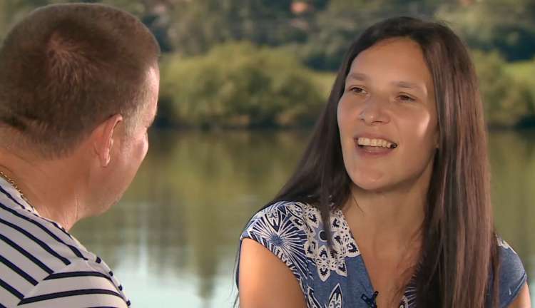 Read more about the article Ljubezen po domače: Zakaj kikirikanje pred kamero ?