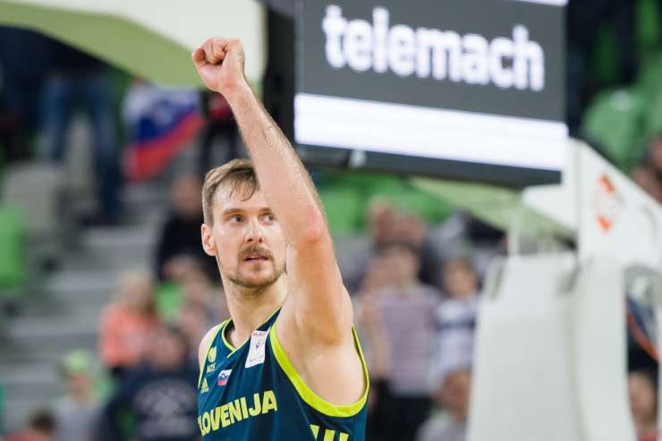 Read more about the article Slovenski košarkar objavil prelepo družinsko fotografijo