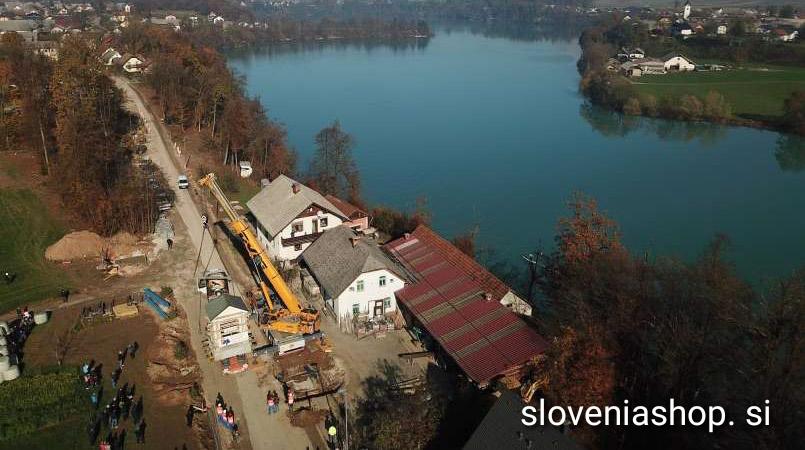 Read more about the article FOTO: Prestavili so več kot 60 ton težko kapelico