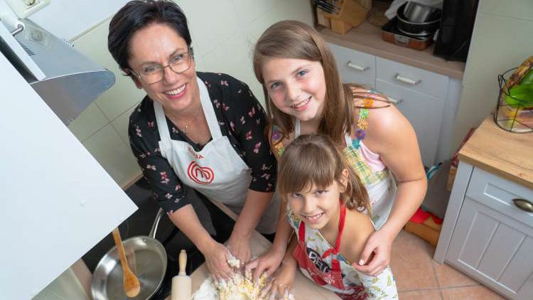 Read more about the article MasterChef: Sanja Sirk po zaprtju restavracije ustvarja doma