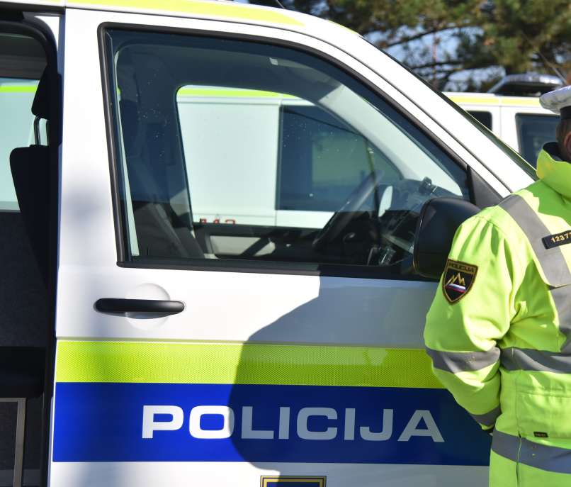 Read more about the article Koprčan in Nemka kradla v trgovini in nato še žalila policiste