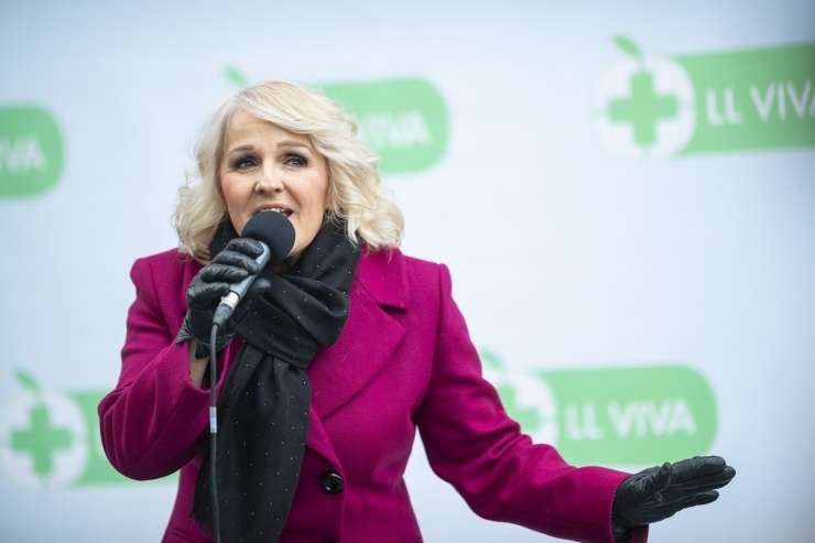 Read more about the article Pevka Alenka Godec žaluje