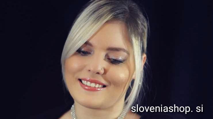 Read more about the article Slovenska pevka pesem posnela že februarja, a jo predstavlja šele zdaj