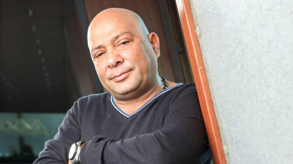 Read more about the article Zaradi srčnega zastoja preminil srbski pevec Džej Ramadanovski